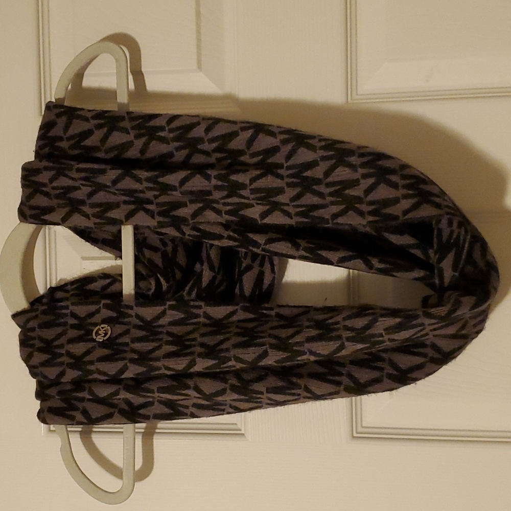 Michael Kors Tube Scarf